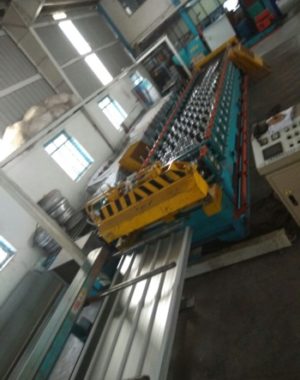 ROLL FORMING MACHINE